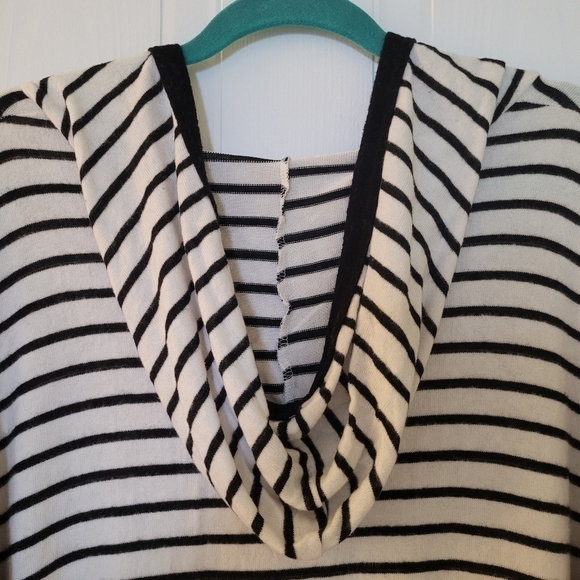 NWOT Anthropologie Maronie  Hi-Low Hooded Pullover Top Black White Stripe Size S - Picture 8 of 10